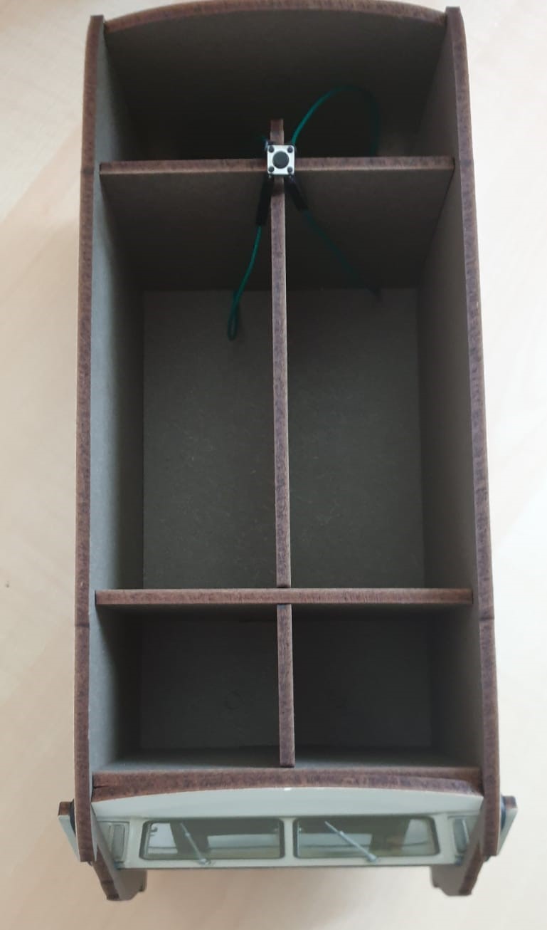 Zu sehen ist die Draufsicht auf den T1-Xplorer mit herausgeführtem Taster