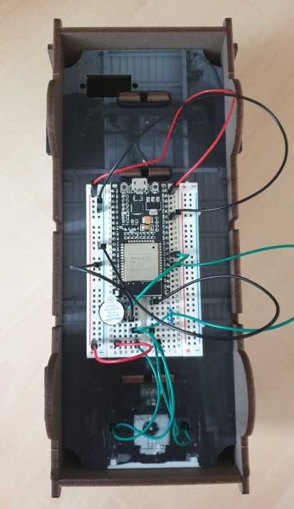 Zu sehen ist die Unterseite des t1-Xplorers mit der eingebauten Schaltung